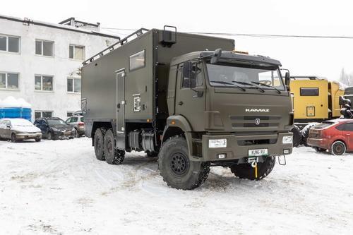 Комфорт на бездорожье ценой в 27 млн рублей: КамАЗ превратили в автодом премиум-класса