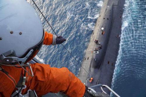 Precisión de joyería: un Ka-27 suspendido sobre un submarino salvó a marineros en el Mar de Barents