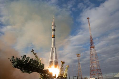 Российский космический корабль «Союз МС-25» готовится к стыковке с МКС