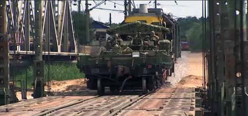 Escudo para escalones militares y trenes civiles: cómo funciona el tren especial ruso "Volga"