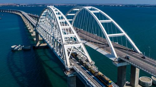 Встретимся на Крымском мосту: что нужно знать путешественникам, решившим махнуть в Крым на майские праздники