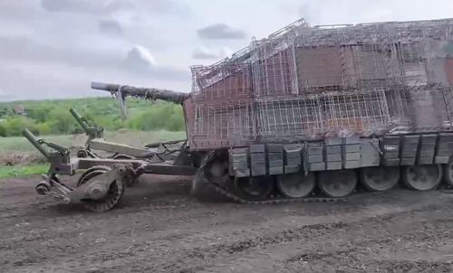 «Дикобраз» Т-72 с защитой от FPV-дронов и мин: российские военные усовершенствовали танк