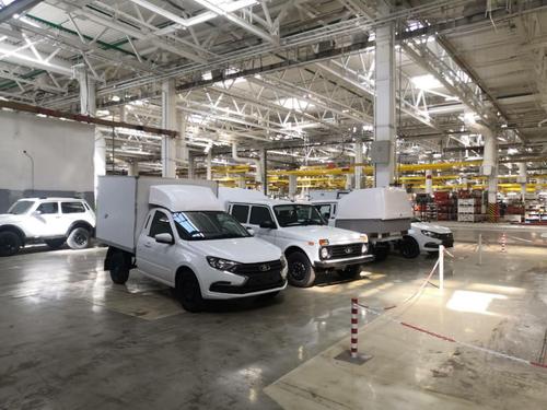Los primeros camiones de "VIS-Auto", ensamblados en la planta reiniciada de AvtoVAZ, fueron entregados a los concesionarios