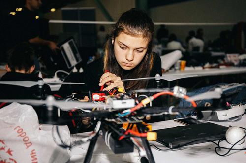 52,8 millones de rublos del presupuesto: En Tatarstán comprarán portátiles para enseñar a los escolares a manejar drones