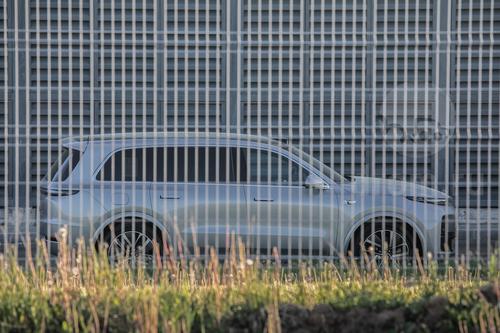 Li Auto L9 вместо Mercedes-Benz: партию премиальных кроссоверов обнаружили на площадке автозавода в Московской области