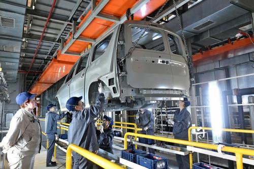 «Всё по уму»: автоэксперт Кадаков посмотрел, как производят LADA Largus в Ижевске