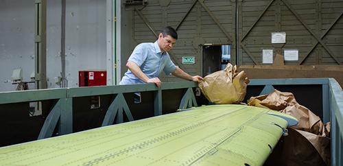 Крыло нового SJ-100 подвергнут суровым испытаниям