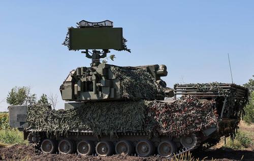 Спасет от шрапнели и осколков: ВС России защитили ЗРК «Тор-М2» специальной резиной
