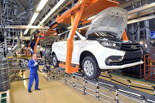 Car assembly at AvtoVAZ, archive photo<br>