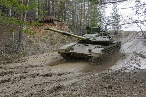 "Restoring with Our Own Hands": Russian Serviceman Describes How Major Military Equipment Engines Are Repaired