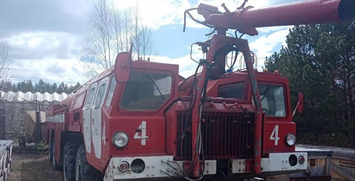 Se pone a la venta en Krasnoyarsk un camión de bomberos MAZ-7310 con una cisterna de 9,5 toneladas
