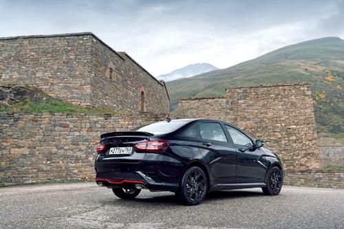 AvtoVAZ comentó sobre el mensaje de la suspensión del ensamblaje del LADA Vesta Sportline