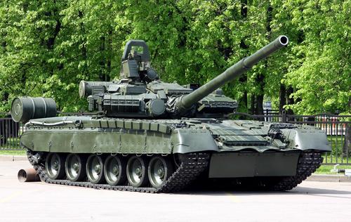 Los tanques T-80BV en el frente reciben el sistema de guerra electrónica "Groza" y la protección "Kontakt-1"