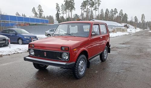 Una "cápsula del tiempo" por 3 millones de rublos: un raro "Niva" de 1977 en perfecto estado a la venta