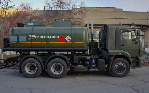 Alimenta de combustible a la técnica: un punto móvil de reabastecimiento de combustible desarrollado para el ejército ruso