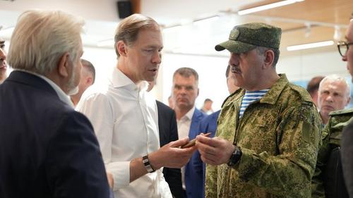 Вице-премьер Денис Мантуров в технополисе «Эра»