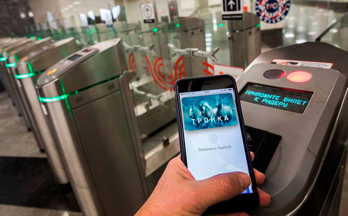 Virtual "Troika" card is gaining popularity: more and more people prefer to pay for travel by phone