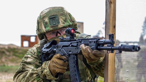Сохранил надежную легендарность «Калашникова»: АК-12 стал грозой для дронов врага