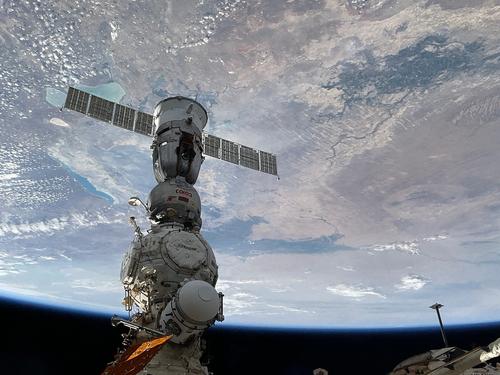 Российские космонавты перед возвращением домой провели серию экспериментов на МКС