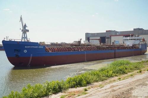 Россия спустила на воду новый универсальный танкер-химовоз «ВОЛГОТРАНС-2502»