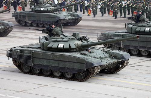 "Didn't back down": The main Russian T-72B3 tank withstood three drone strikes at once