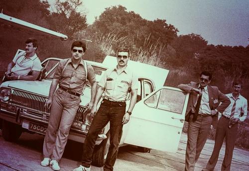 Empleados del KGB con un "Volga", presumiblemente en 1979<br>