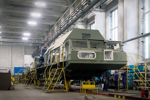 Липецкий механический завод поставил самоходные гусеничные шасси для военной техники