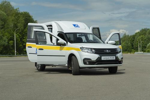 В России появилась новая версия Lada Largus с пневмоподвеской