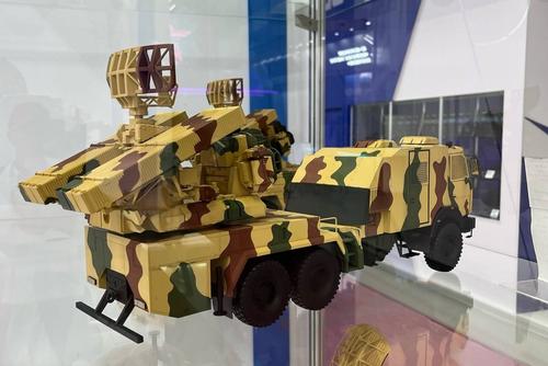 Pica hasta la muerte a todo lo que vuela: proponen trasladar el sistema de misiles antiaéreos "Osa" a un nuevo chasis MAZ-6317