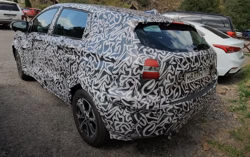 Aparecen detalles sobre el hatchback "camuflado" LADA Iskra, fotografiado en Pyatigorsk