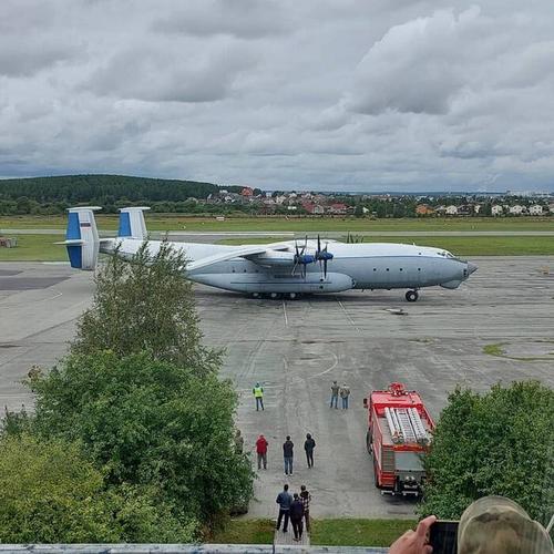 Тяжёлый военно-транспортный самолёт Ан-22 «Антей» в аэропорту Уктус Арамиля