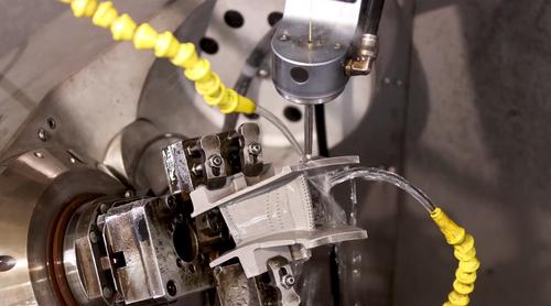 ODK mostró la fabricación de orificios de refrigeración en las palas de turbina de los motores de aviación PD-8 y PD-14