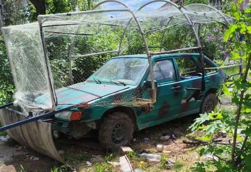 «На новых физических принципах»: умельцы приделали «мангал» к ВАЗ-2114 и превратили его в боевую машину