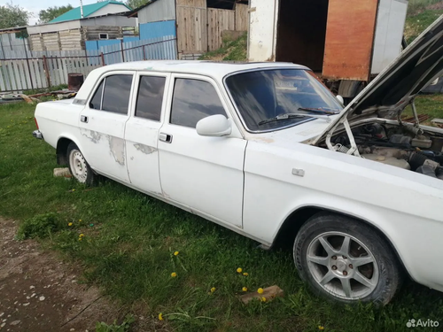 A la venta en Rusia un rarísimo limusina "Volga"