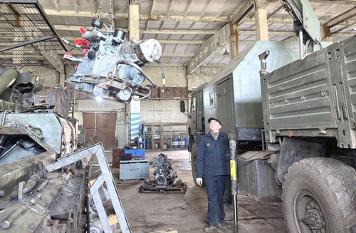 Russian craftsmen have come up with a clever three-layer protection for military equipment against drones