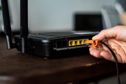 Russians Massively Returning to Home Internet Amid Mobile Communication Disruptions