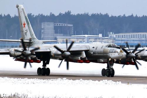 Ракеты Х-101 под крылом Ту-95