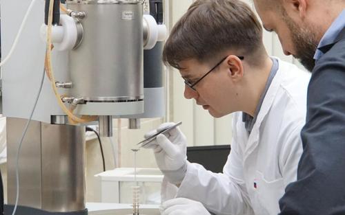 Защитит ракеты при температуре свыше 2300°C: разработкой уникального материала занимаются в МАИ