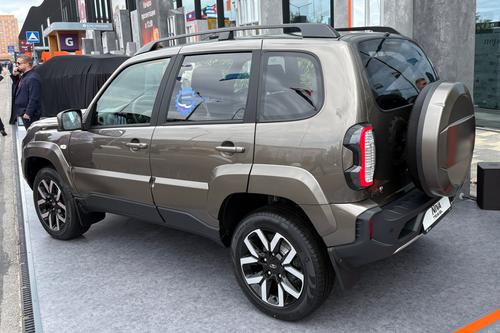 Lada Niva Travel