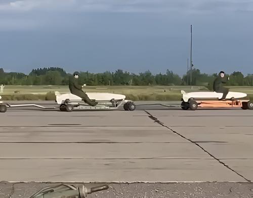 "Tren" de las nuevas bombas de alta precisión D-30SN para el Su-34NVO