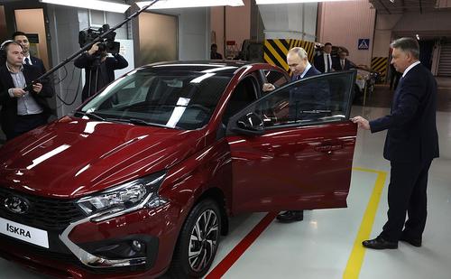Lada Iskra, Vladimir Putin y Maxim Sokolov