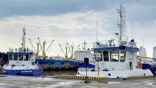 "Oktyabrsky" and "Avacha"