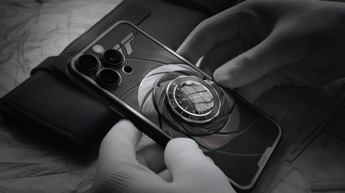 Новый iPhone от Caviar: cмартфон с часами Omega для поклонников Джеймса Бонда