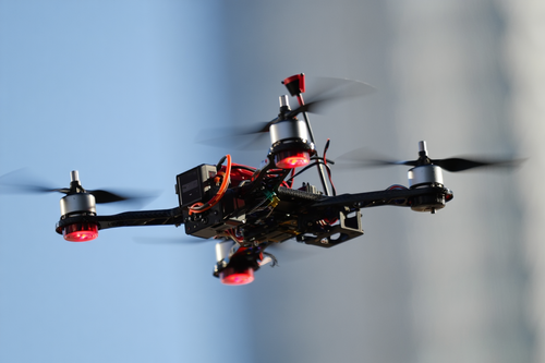 Nuevo módulo de comunicación óptica para drones kamikaze por 20 millones de rublos será desarrollado en Rusia