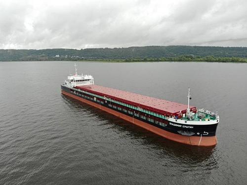 New dry cargo vessel "Vladimir Erygin" makes its first voyage from Togliatti