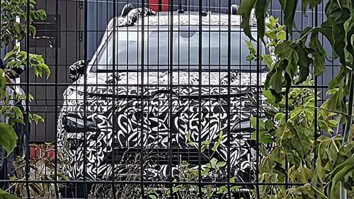 Показанный на фото загадочный «прототип нового Москвича М70» оказался прототипом Renault Sandero