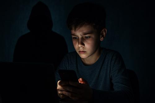 Estafadores lograron robar a rusos más de 600 millones de rublos a través de niños