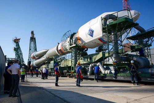 Ракету «Союз-2.1б» с биоспутником «Бион-М» №2 установили на Байконуре