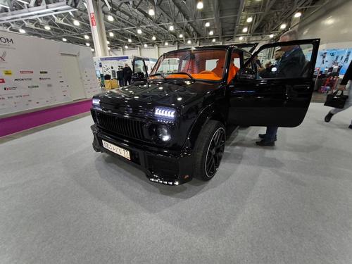 Niva G-Stile показали в Москве: это «Нива» в образе легендарного Gelandewagen