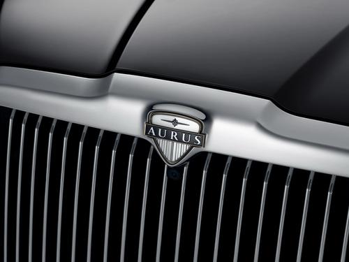 Продажи новых автомобилей Aurus в России снизились почти в три раза